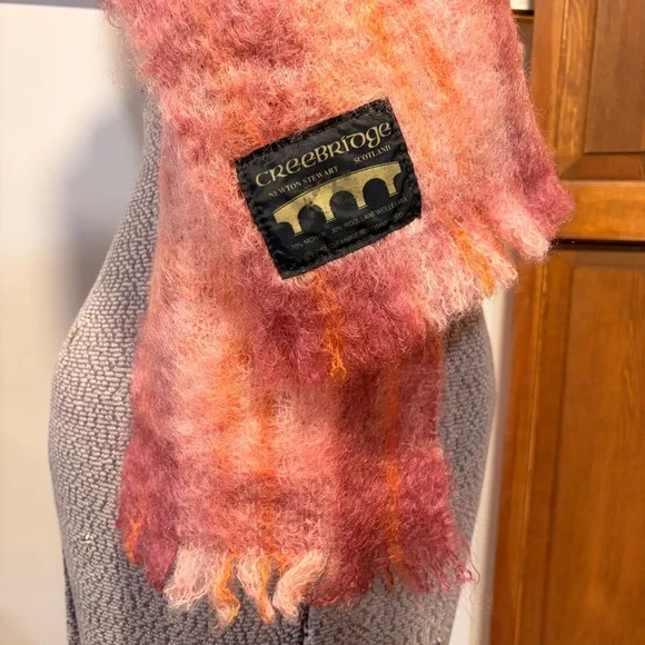 Vintage Handmade Creebridge Scottish Mohair/Wool Blend pink scarf and hat combo - Picture 3 of 7